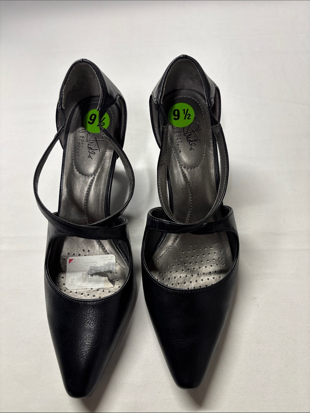 Life Stride Black Pointed-Toe Mary Jane Pumps